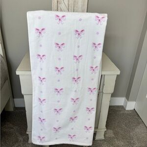 Beach towel with pink bows
